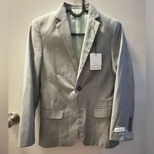 NWT! Calvin Klein Boys Light Gray Blazer SIZE 12

(Brand new with tags!)